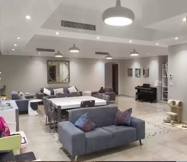 Wohn Klaar eigendom 4 + Zimmermädchen S/F Wohnung  zu verkaufen in Al Sadd , Doha #9783 - 1  image 